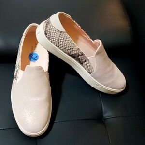 COLE HAAN LADIES SLIP ON SNEAKERS, SIZE 7.5